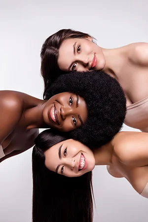 Ragazze con diversi fototipi di pelle Ragazze con diversi fototipi di pelle